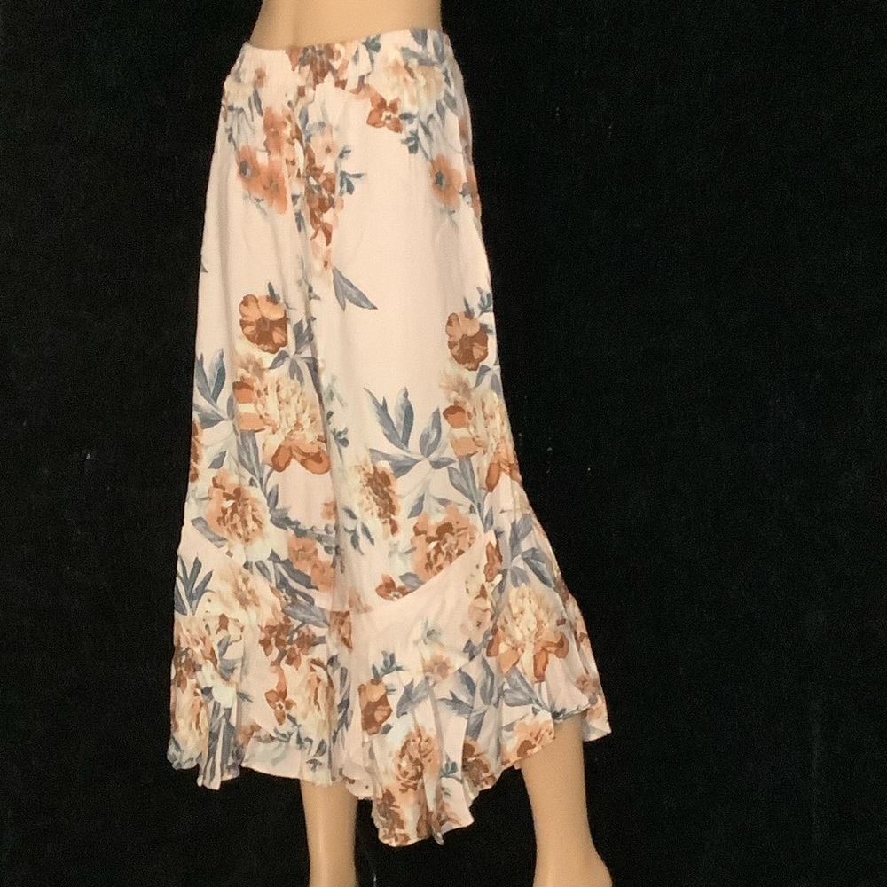 Ruffled Wide-Leg Pants - Picture 10 of 11